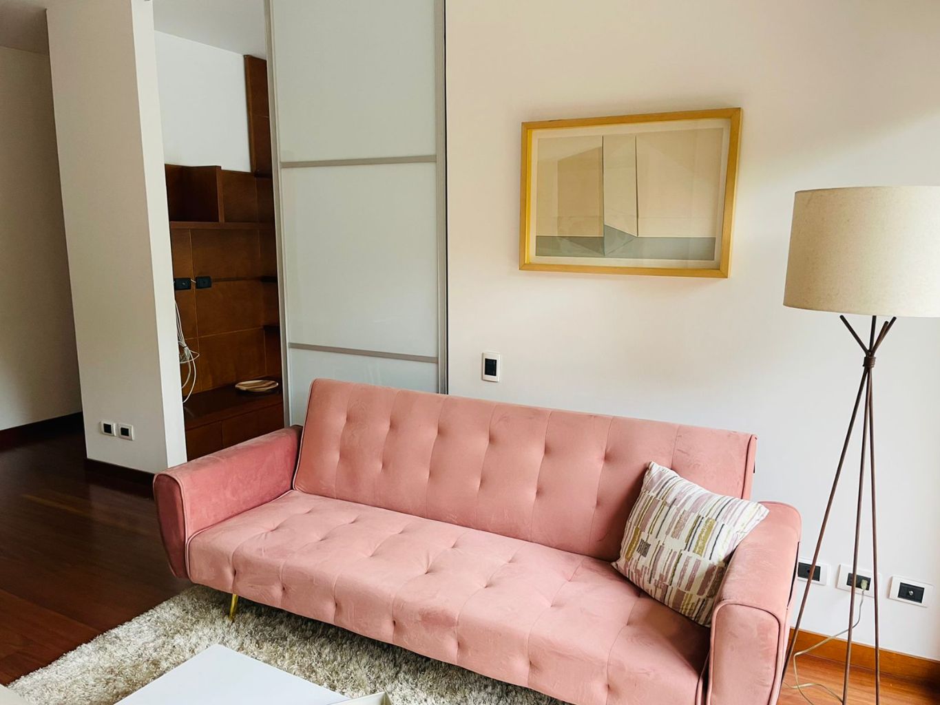 verinmuebles 441 024 ARRIENDO LINDO APARTAMENTO CON O SIN MUEBLESDE UNA ALCOBA Y DOS BAÑOS EN CHICO ll