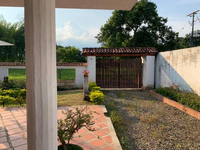 Vendo Casa semicolonial en Condominio Campestre La Morada