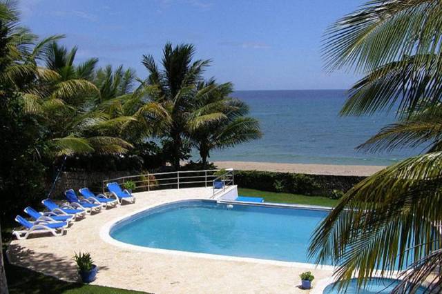 Hermosa Cabaña Sobre La Playa, con Piscina Coveñas