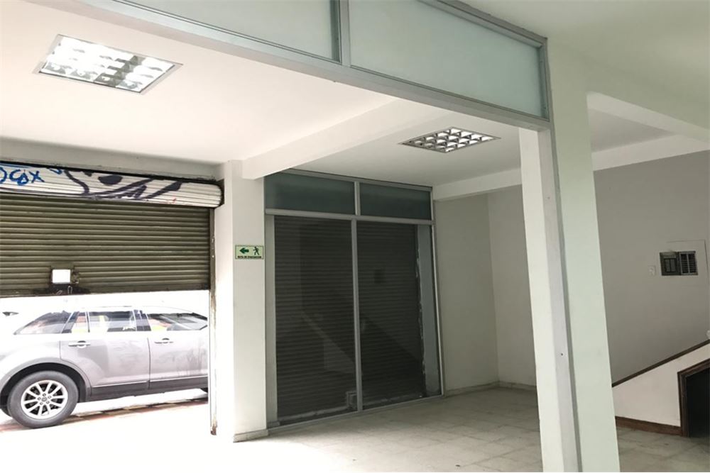 VENDO BODEGA / LOTE DE 216M2, 2 PISOS