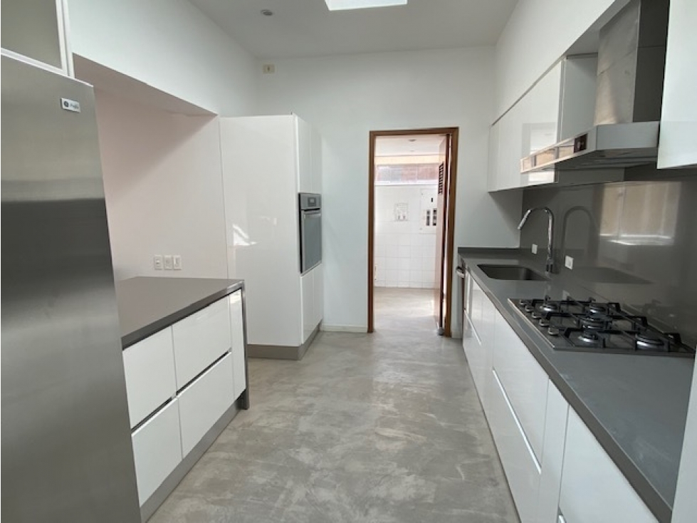 BOGOTA, ALQUILER APARTAMENTO CHICO NORTE II Área: 254m2