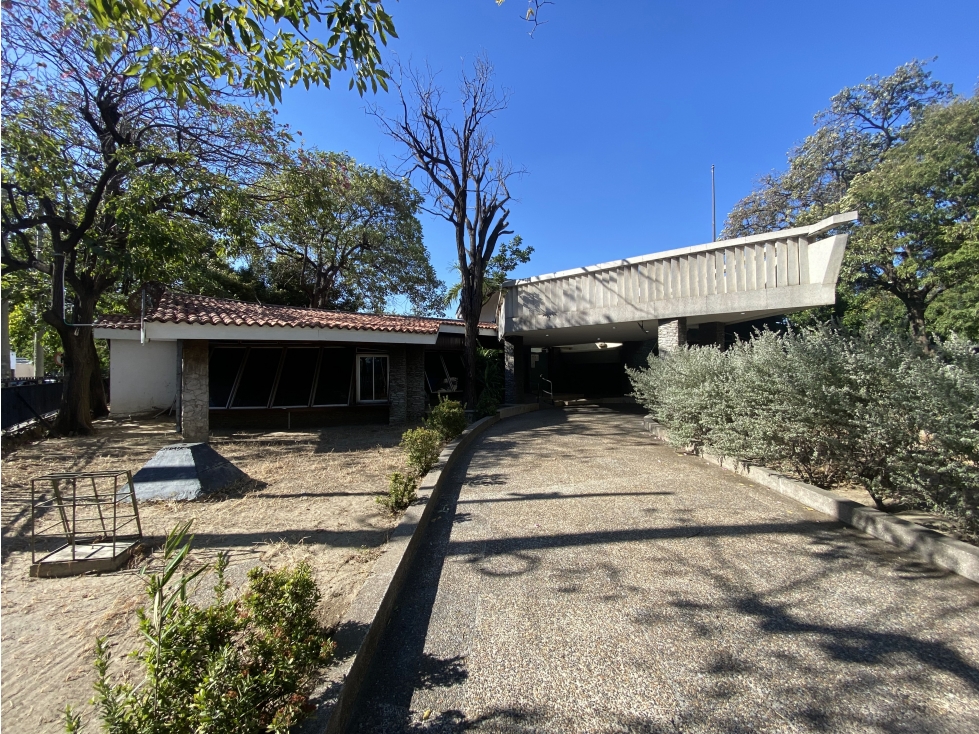 Casa Comercial, Institución Educativa, Hotel, Centro medico. Venta