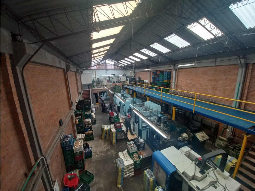 BODEGA EN VENTA, SECTOR COMUNEROS, ZONA INDUSTRIAL