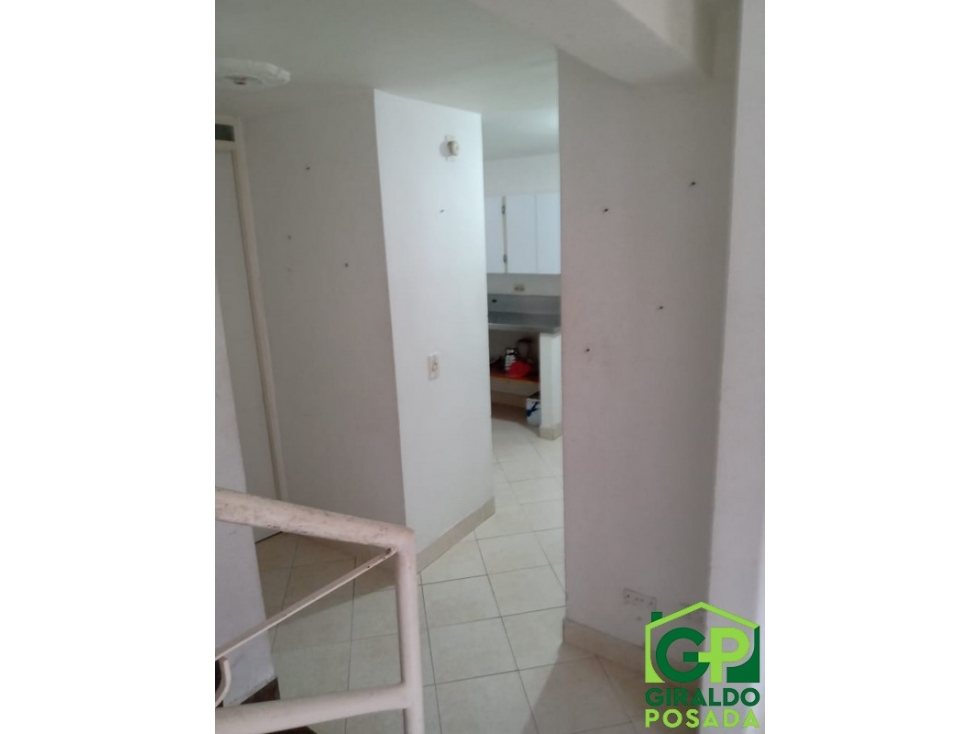 VENDO  CASA DE TRES NIVELES EN GUAYABAL - EL RODEO