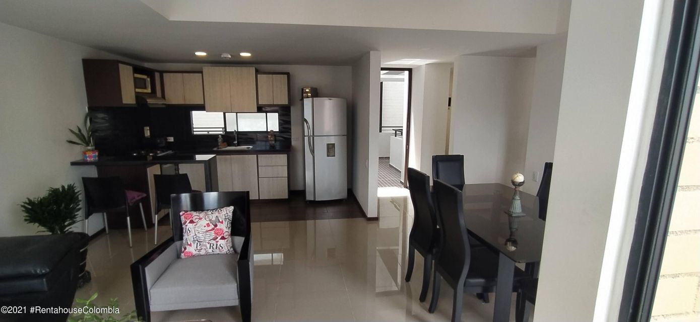 Vendo Apartamento en  Las Lomitas C.O  22-768