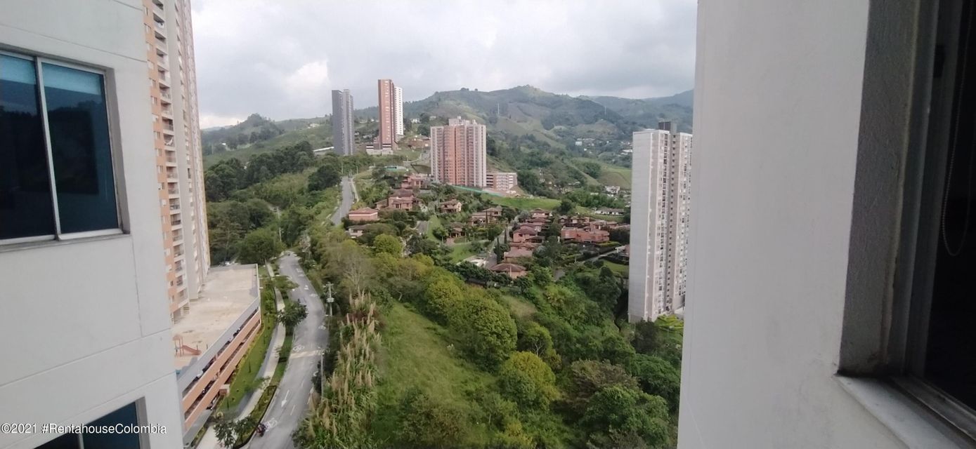 Vendo Apartamento en  Las Lomitas C.O  22-1486