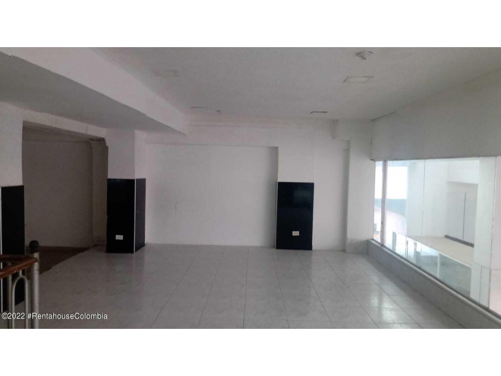 Comercial en  Tropical Centro RAH CO: 22-2579