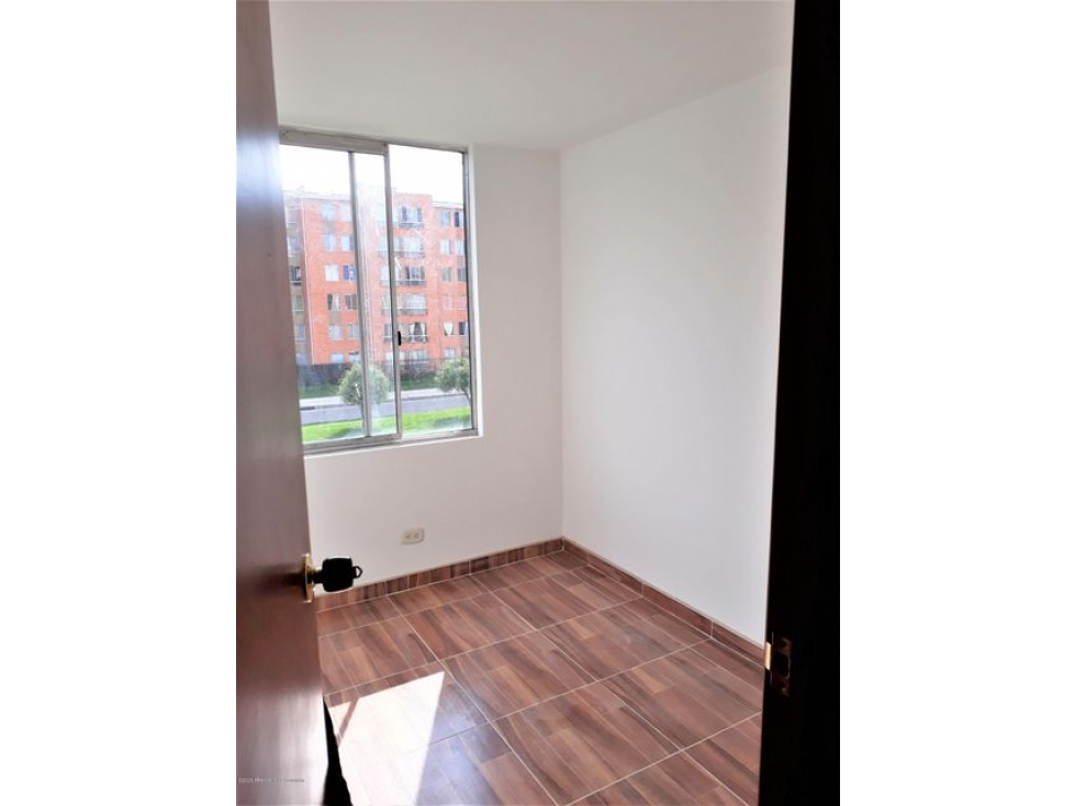 Vendo Apartamento en  Ciudad Verde C.C 22-888