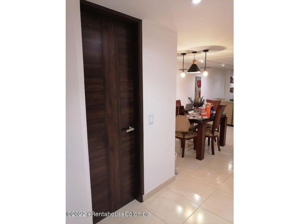 Apartamento en  Centenario(Cali) RAH CO: 23-1610