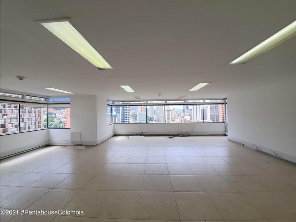 Comercial en  Samper(Bogota) RAH CO: 22-1037