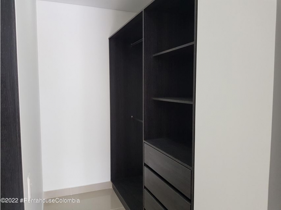 Apartamento en  La Esperanza(Nilo) RAH CO: 22-2583