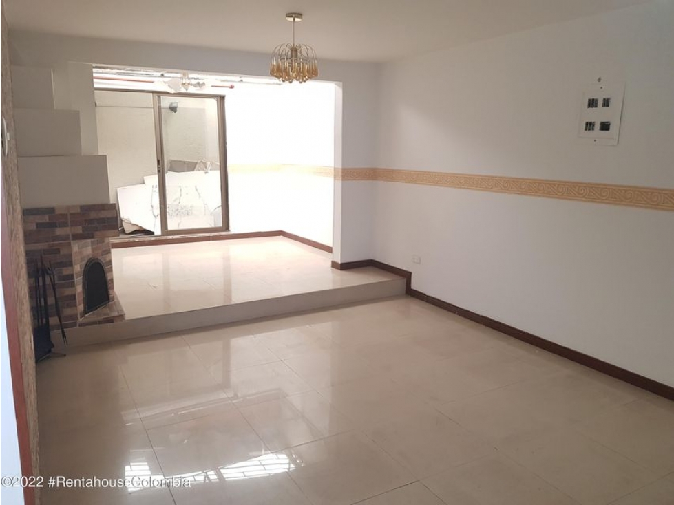 Apartamento en  Estrella del Norte RAH CO: 22-2731