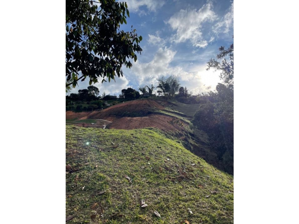 VENDO LOTE CON ACCESO AL EMBALSE DEL PEÑOL