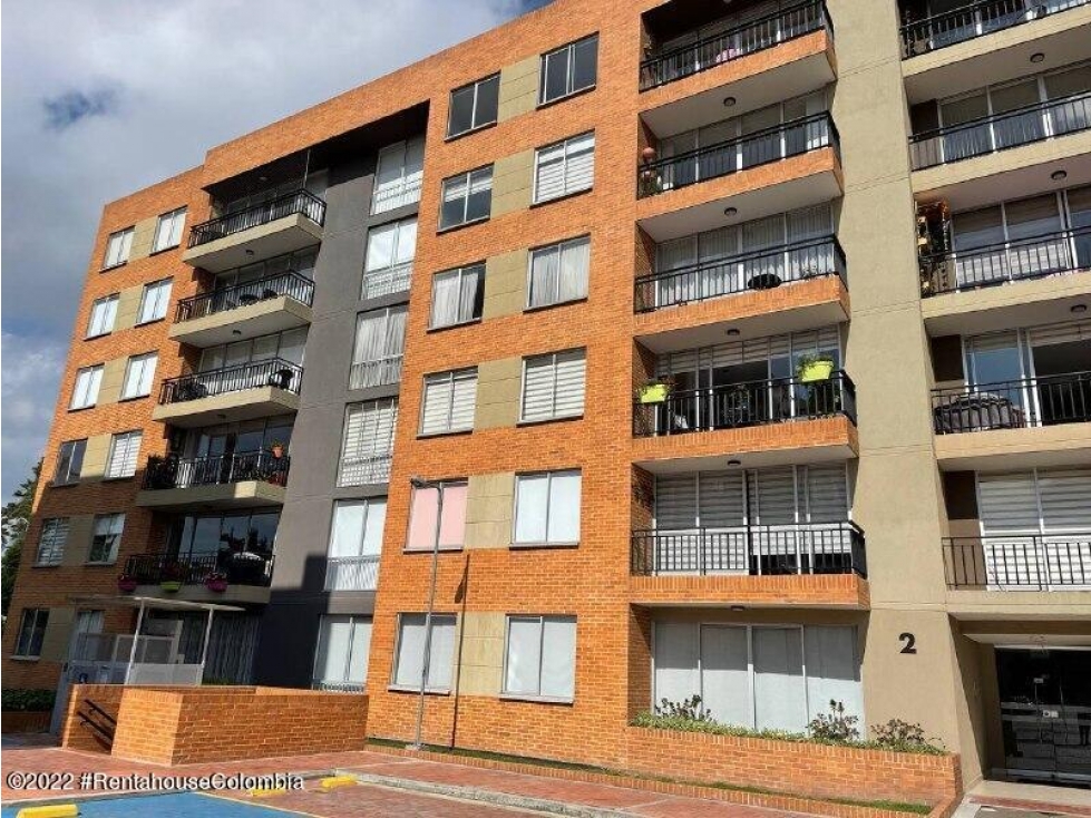 Apartamento en  20 de Julio(Chia) RAH CO: 24-39