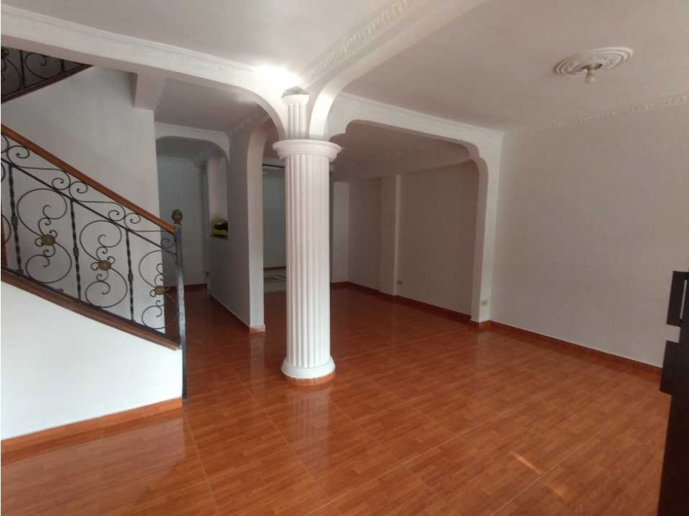 VENDO CASA EXTERNA EN LAS CAMELIAS. L. G(6821982)