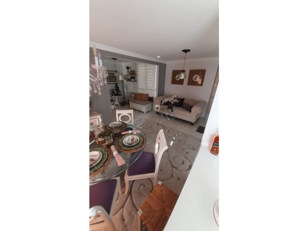 VENDO APARTAMENTO CON ACABADOS MODERNOS EN VALLE DE LILI - IM 6710116