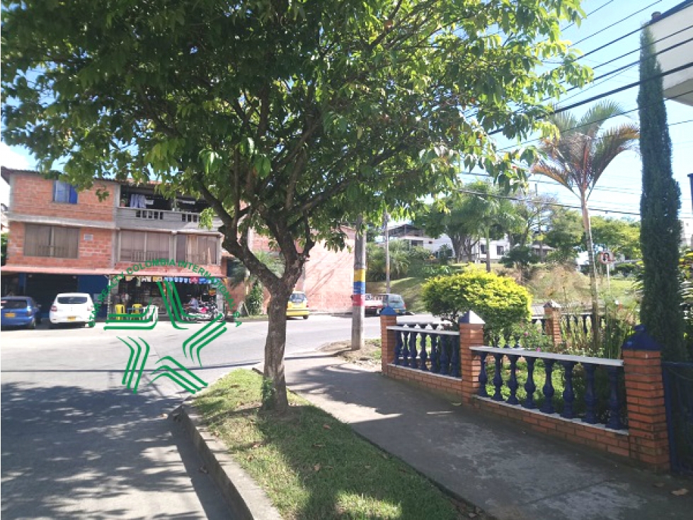 Vendo Casa 3 Niv Esquinera Barrio la Hacienda Cuba Pereira