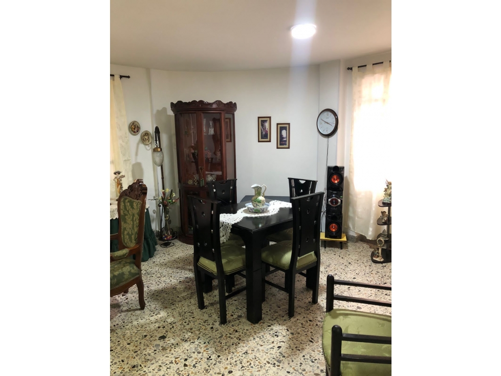 VENDO CASA 2 PISO ITAGUI BARRIO OBRERO, 90.8 METROS $370 MILLONES