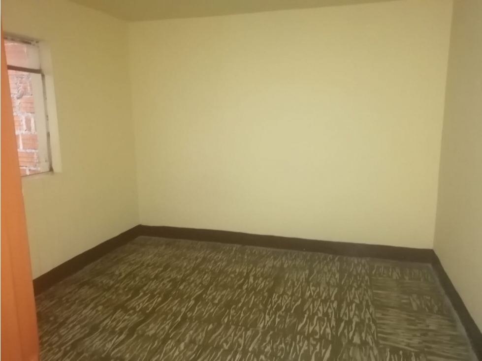 VENDO CASA 2DO PISO, UBICADA EN CASTILLA-MEDELLÍN