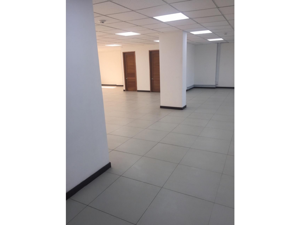 EDIFICIO EN ARRIENDO EN CHICO 356 m2