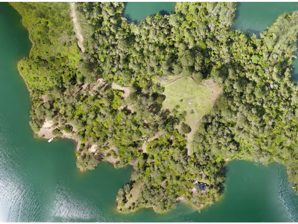 Venta de Lote con Cabaña - El Peñol.