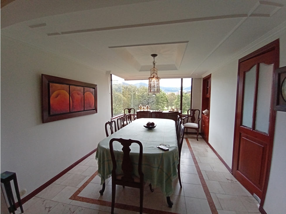 VENDO ESPECTACULAR APARTAMENTO FRENTE AL COUNTRY CLUB