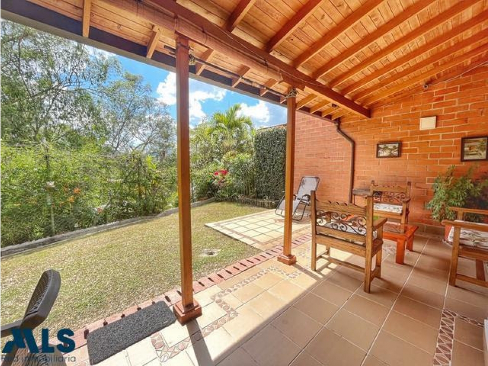 CASA EN VENTA ENVIGADO LOMA DEL CHOCHO