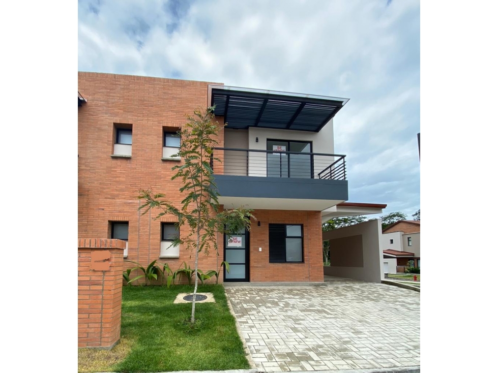 VENTA HERMOSA CASA ESQUINERA CON JARDIN CERRITOS PEREIRA