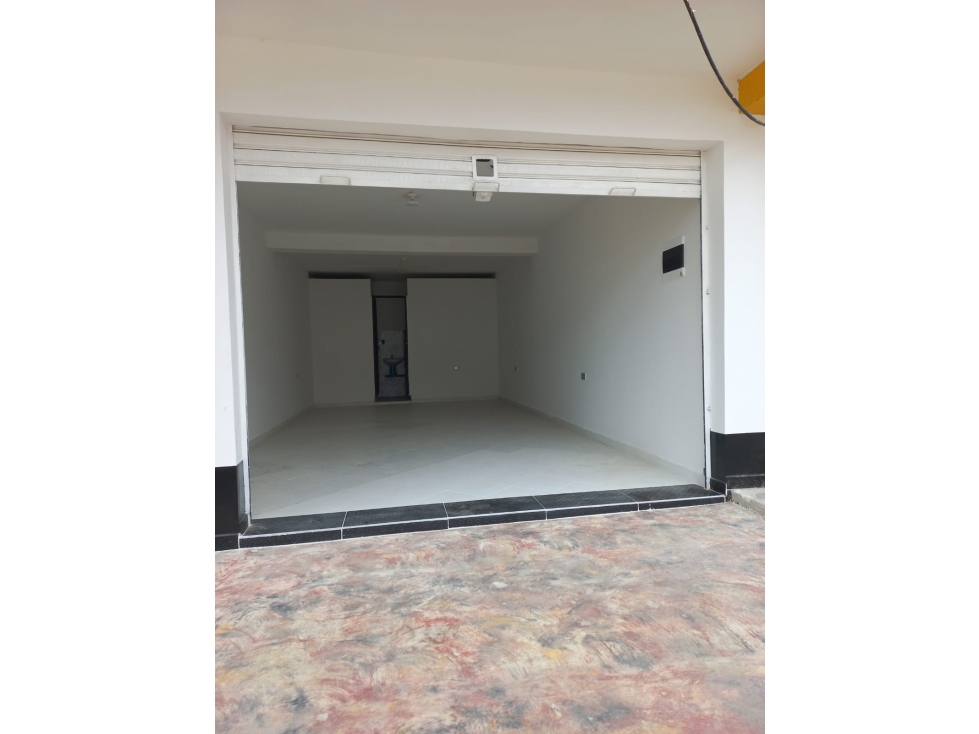 SE ARRIENDA LOCAL  2 COMERCIAL EN LOMITAS