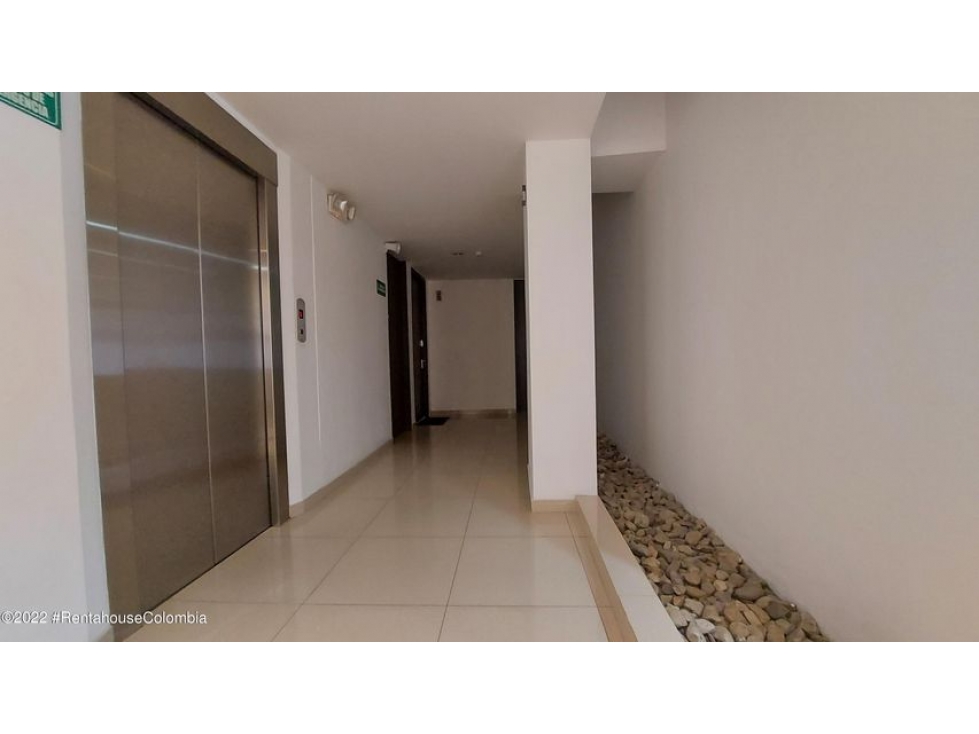 Apartamento Completamente Amoblado en Santa Paula 23-486 C.O