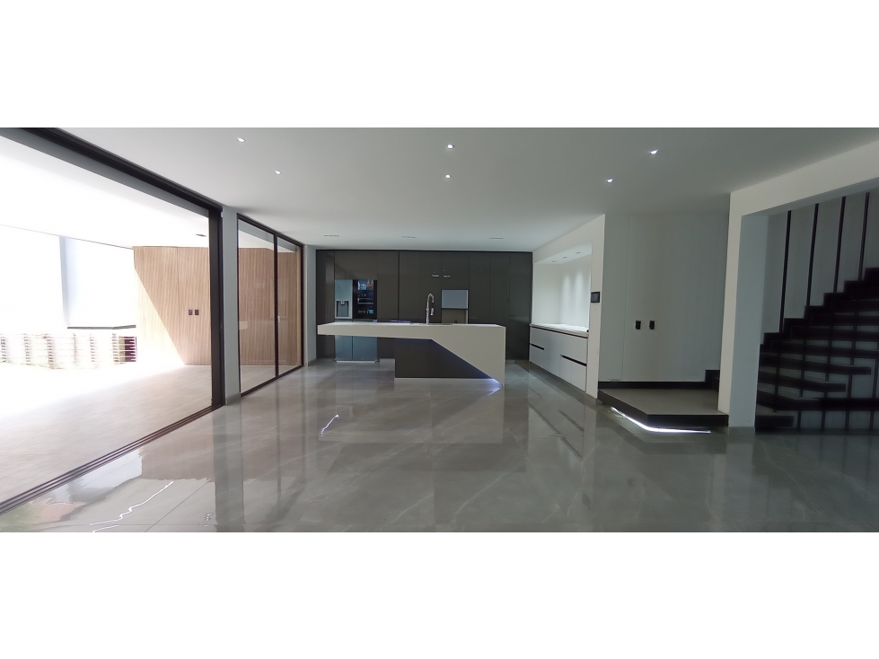 Venta Casa Moderna, en el Oeste de Cali, B. Sta. Teresita