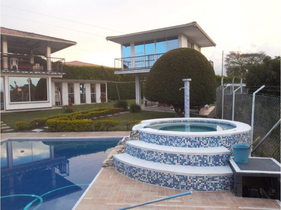 SE VENDE ESPECTACULAR FINCA