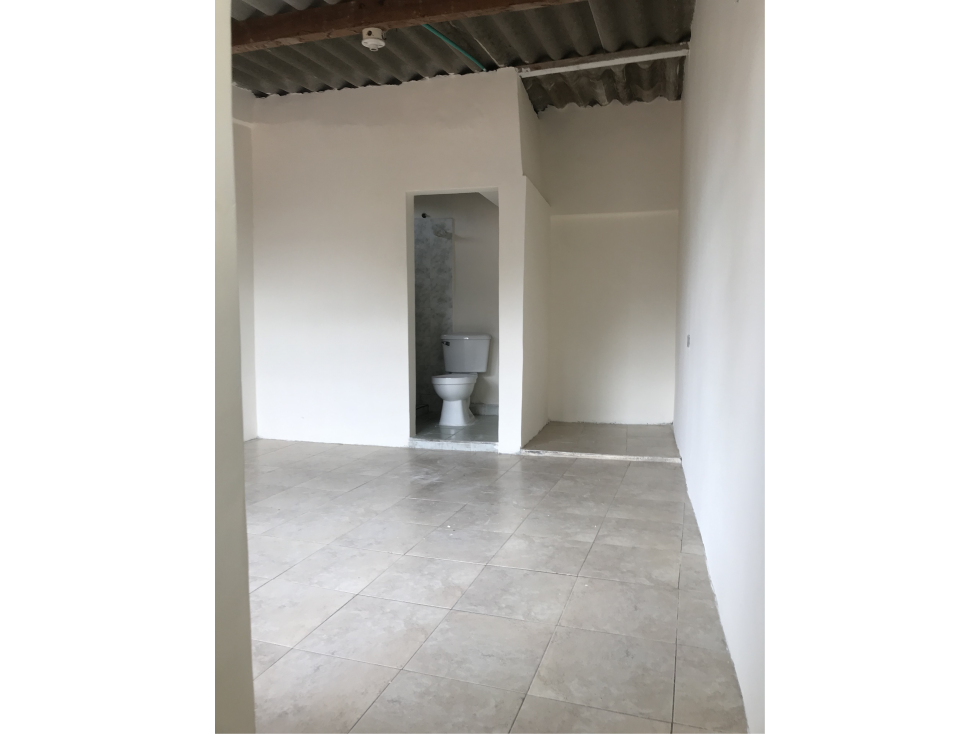 EN VENTA CASA BARRIO TEMPLETE. EXCELENTE UBICACION