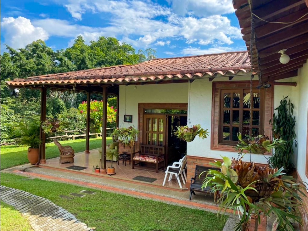 CASA CAMPESTRE EN COPACABANA MUY CERCA A LA CIUDAD