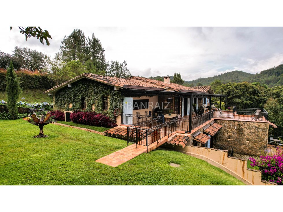 CASA CAMPESTRE EN EL RETIRO. EXCLUSIVIDAD Y CONFORT