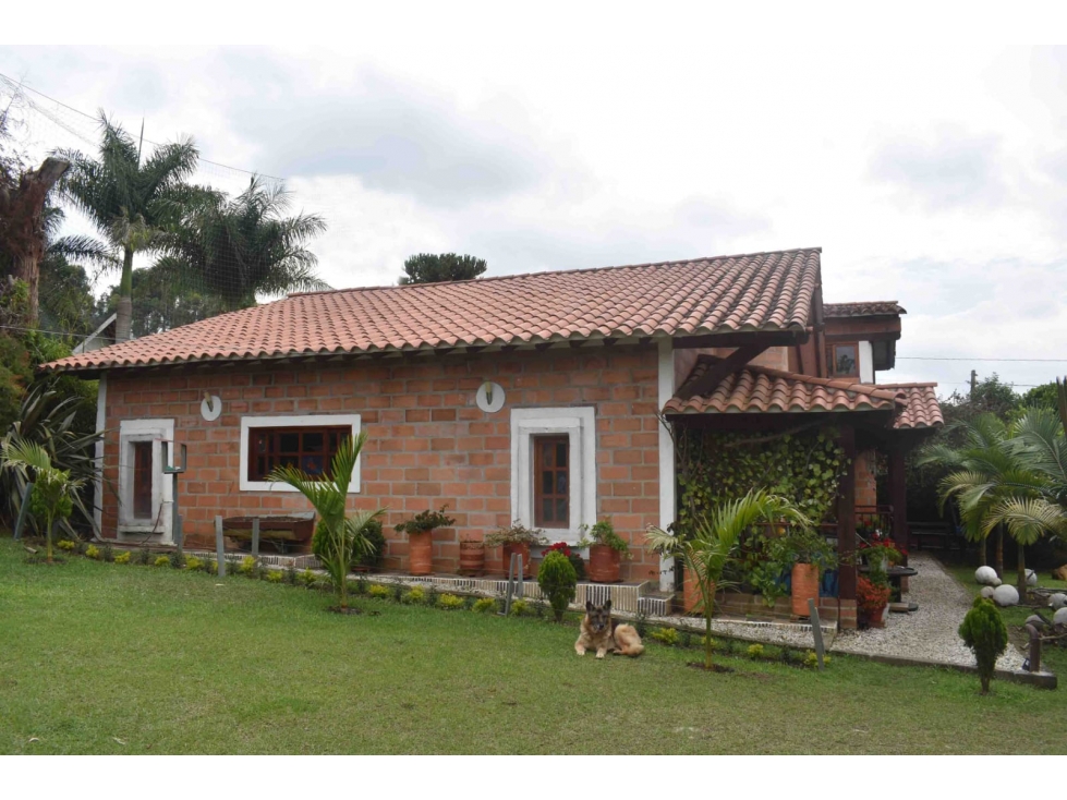 Se VENDE CASAFINCA en RIO NEGRO, Sector LA PLAYA.