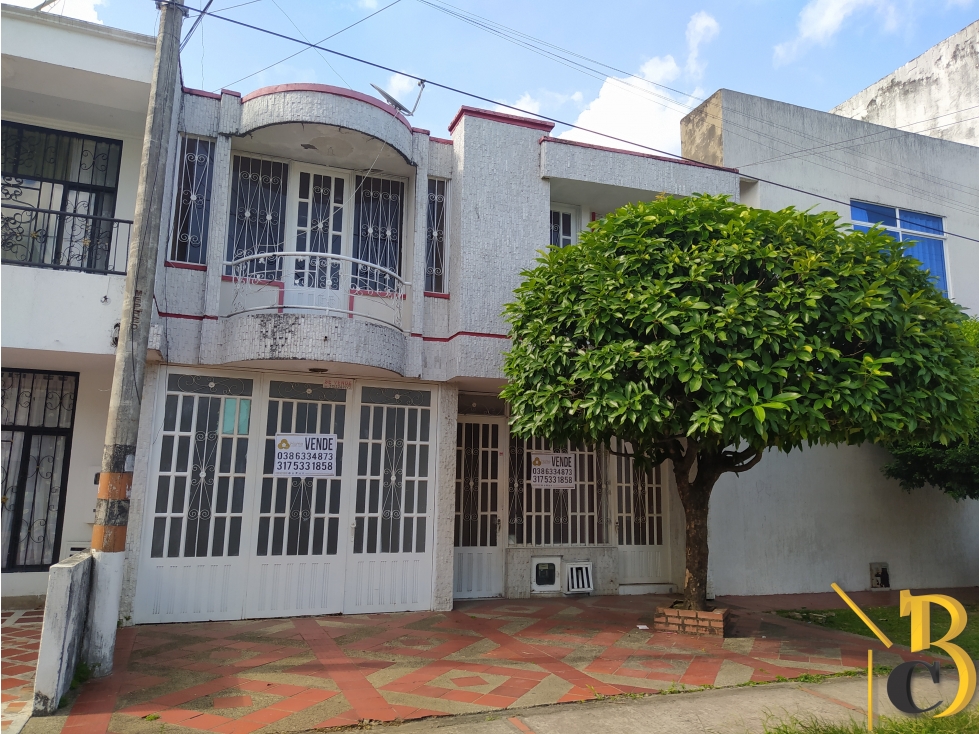 VENTA CASA BIFAMILIAR BARRIO JUAN PABLO