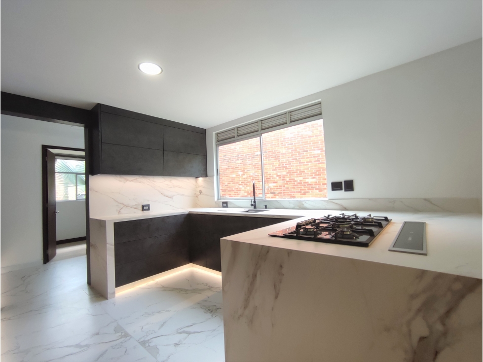 Casa en venta en Los Benedictinos, Envigado.