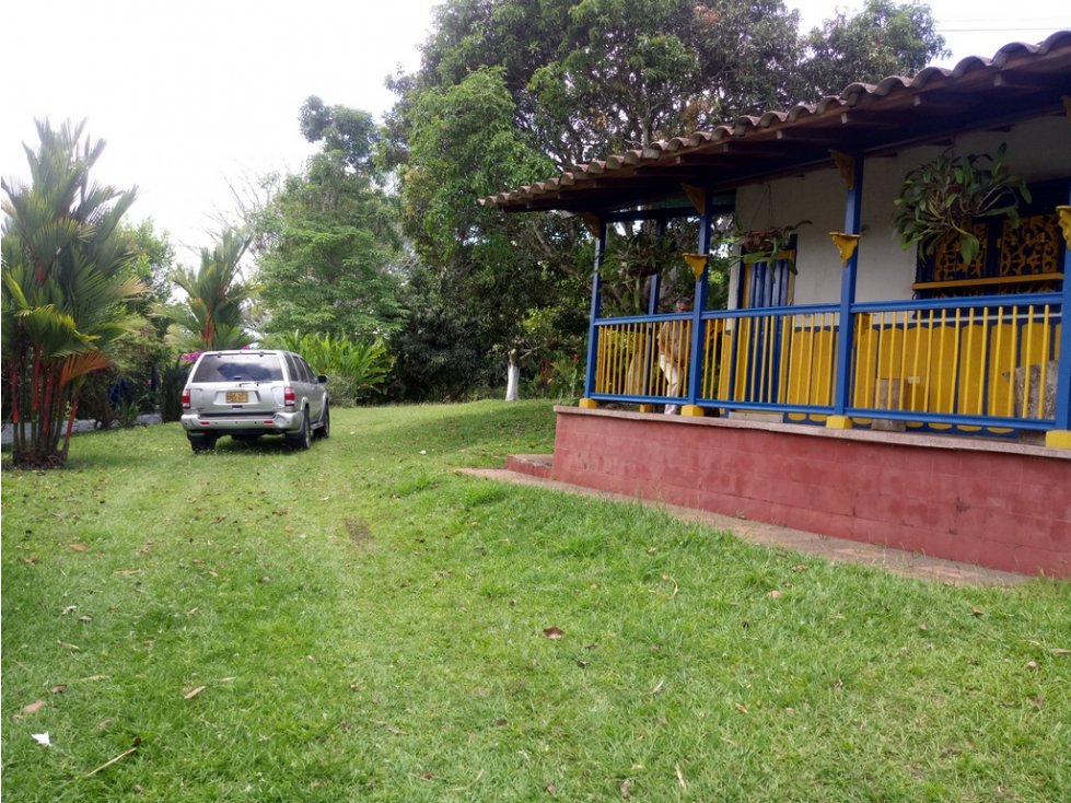 VENDO CASA LOTE CAMPESTRE VIA LA TEBAIDA AL VALLE.