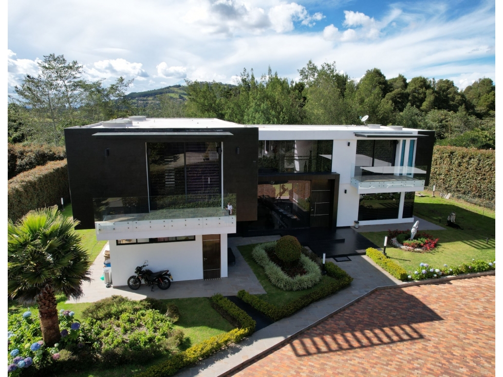 Lujosa casa en barrio exclusivo, Altos de Palmas - Envigado