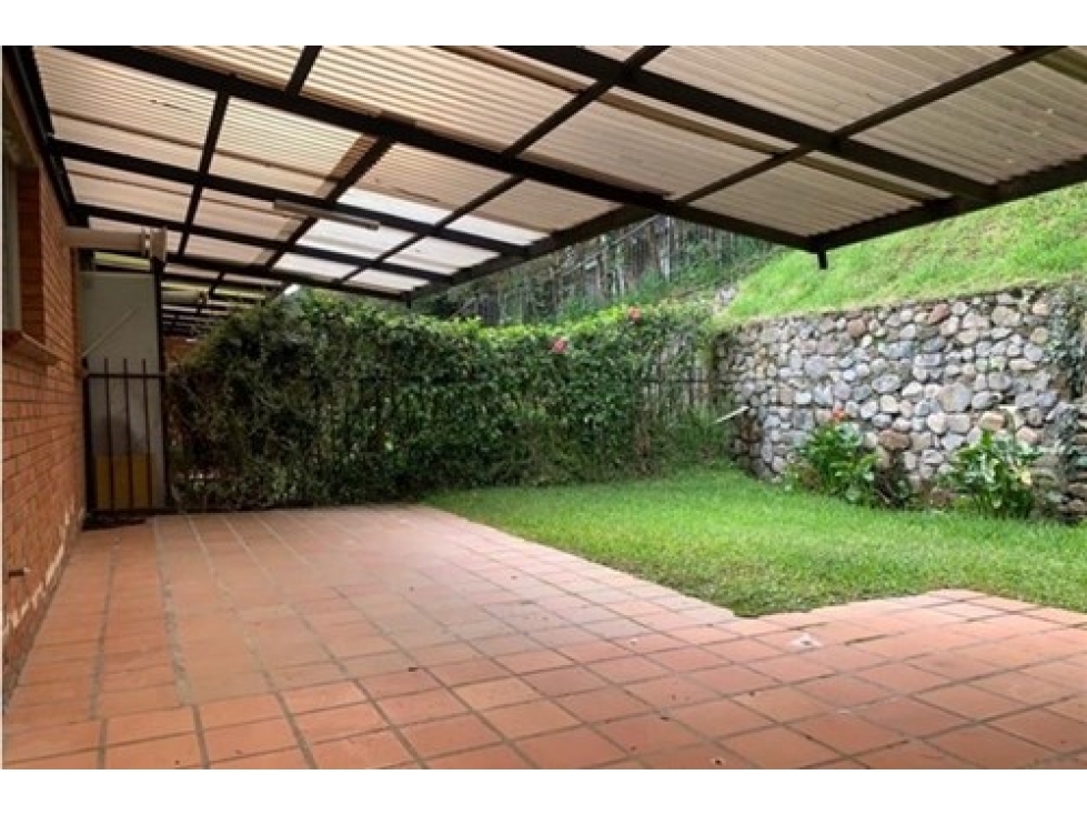 Venta de casa quinta ubicada en el sector exclusivo de la Alhambra