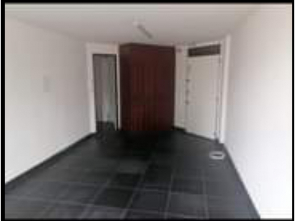 VENDO - ARRIENDO  EXCELENTE OFICINA EN UNILAGO