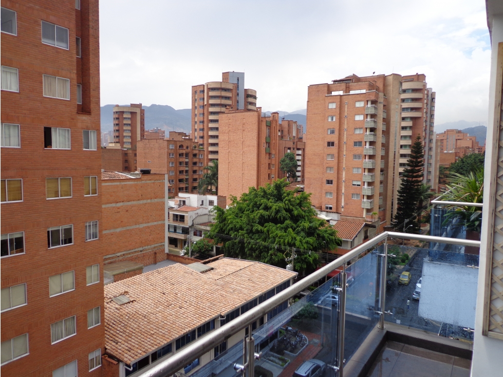 SE VENDE APARTAMENTO LAURELES MEDELLIN