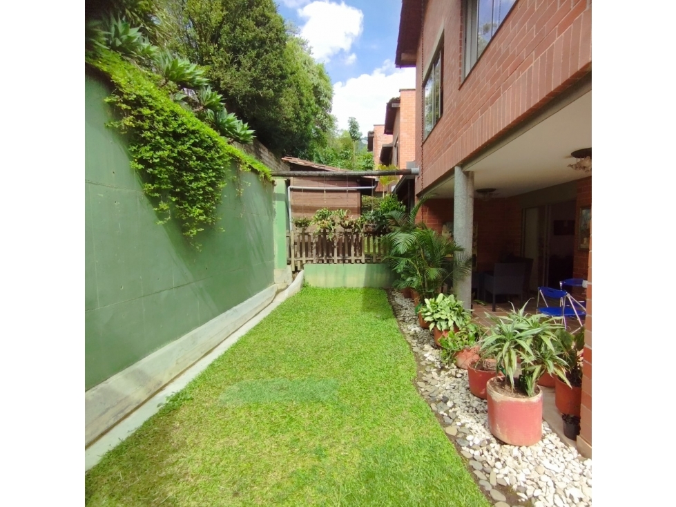 Casa para alquiler en Envigado - Loma del Chocho