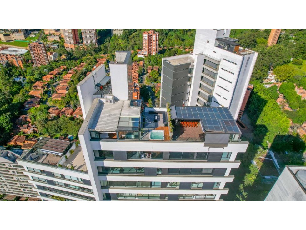 ?? VENTA DE MODERNO PENTHOUSE EN EL POBLADO CON JACUZZI Y TERRAZA.