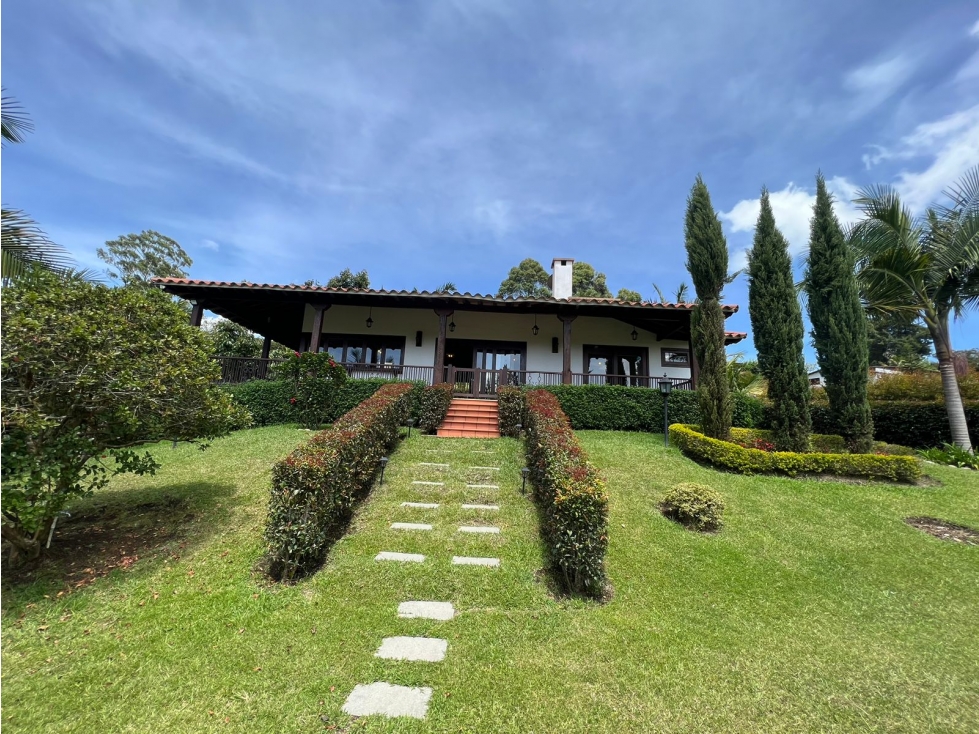 CASA CAMPESTRE CON HERMOSA VISTA EN SECTOR CARMEN DE VIBORAL