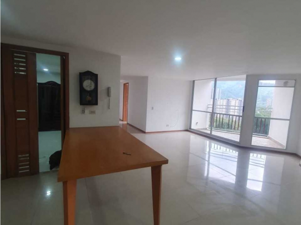 6593047 DL.Alquiler Apartamento Sabaneta/Aves Maria