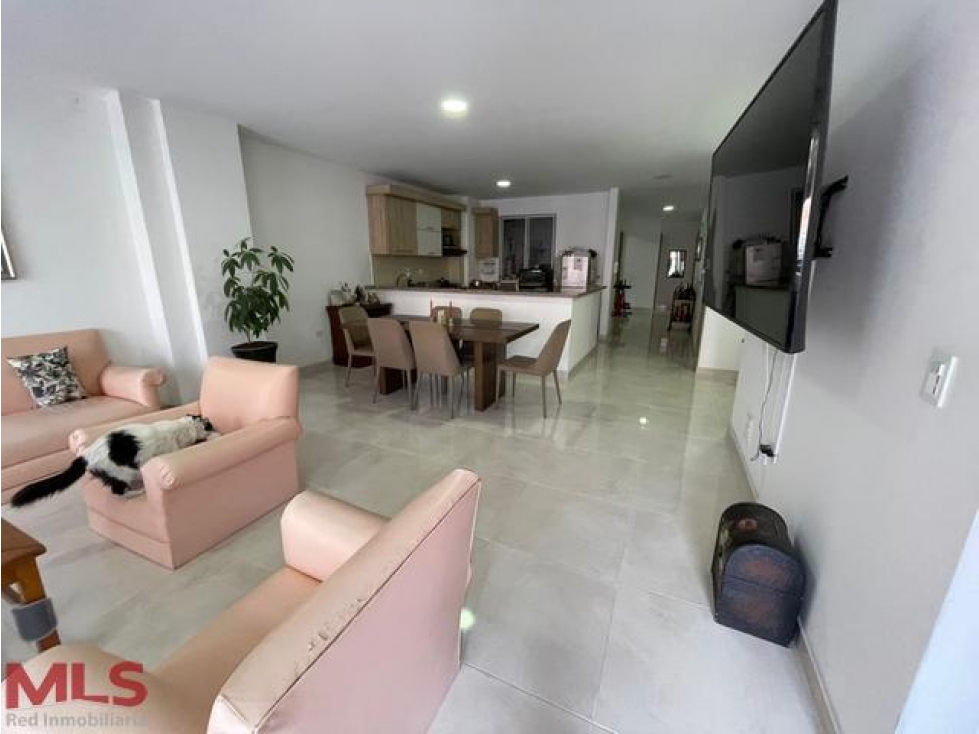 amplio apartamento, Zona tranquila(MLS#236217)