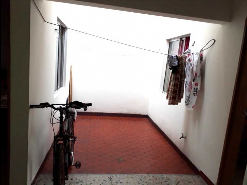 VENDO CASA TRADICIONAL AMPLIA PH BARRIO CÓRDOBA MEDELLÍN