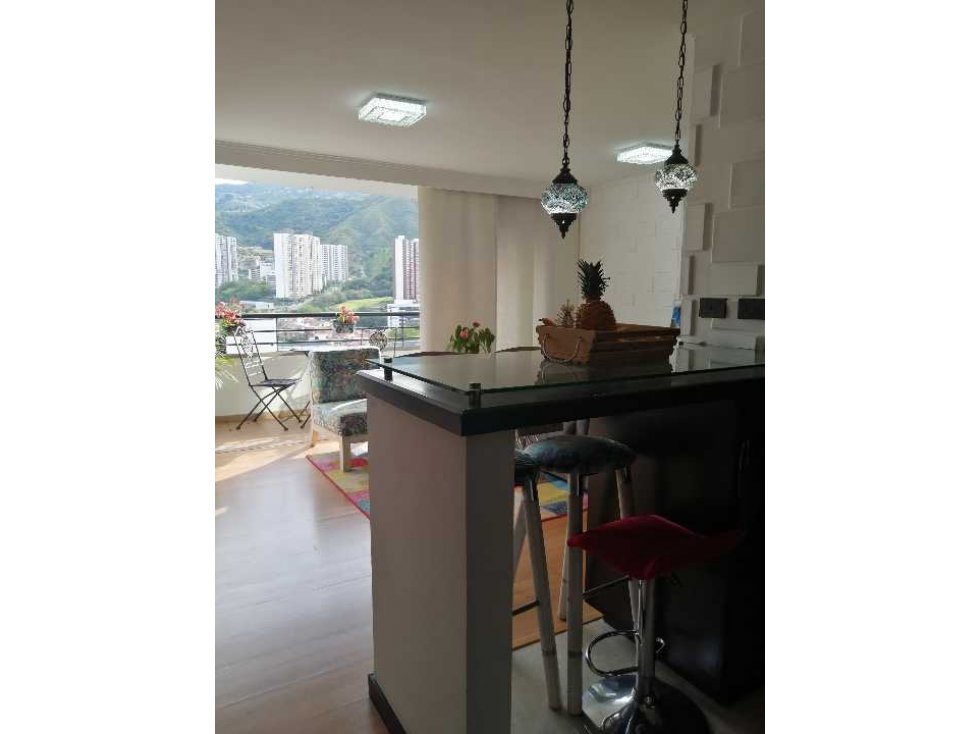 Apartamento en venta en Loma de los Bernal cerca de la 80